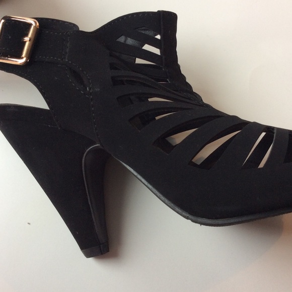 Top Moda Black Cutouts Heels Size 8.5 - Picture 13 of 16